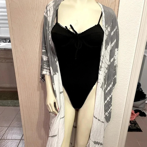 Tie Dye Open Front Kimono with Three-Quarter Sleeves
Grey/white size Medium - Picture 5 of 8